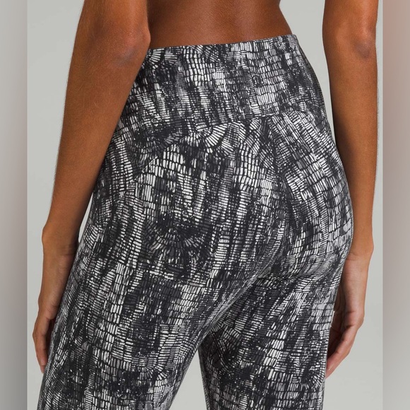 Lululemon InStill High-Rise Tight 25" - Picture 3 of 10